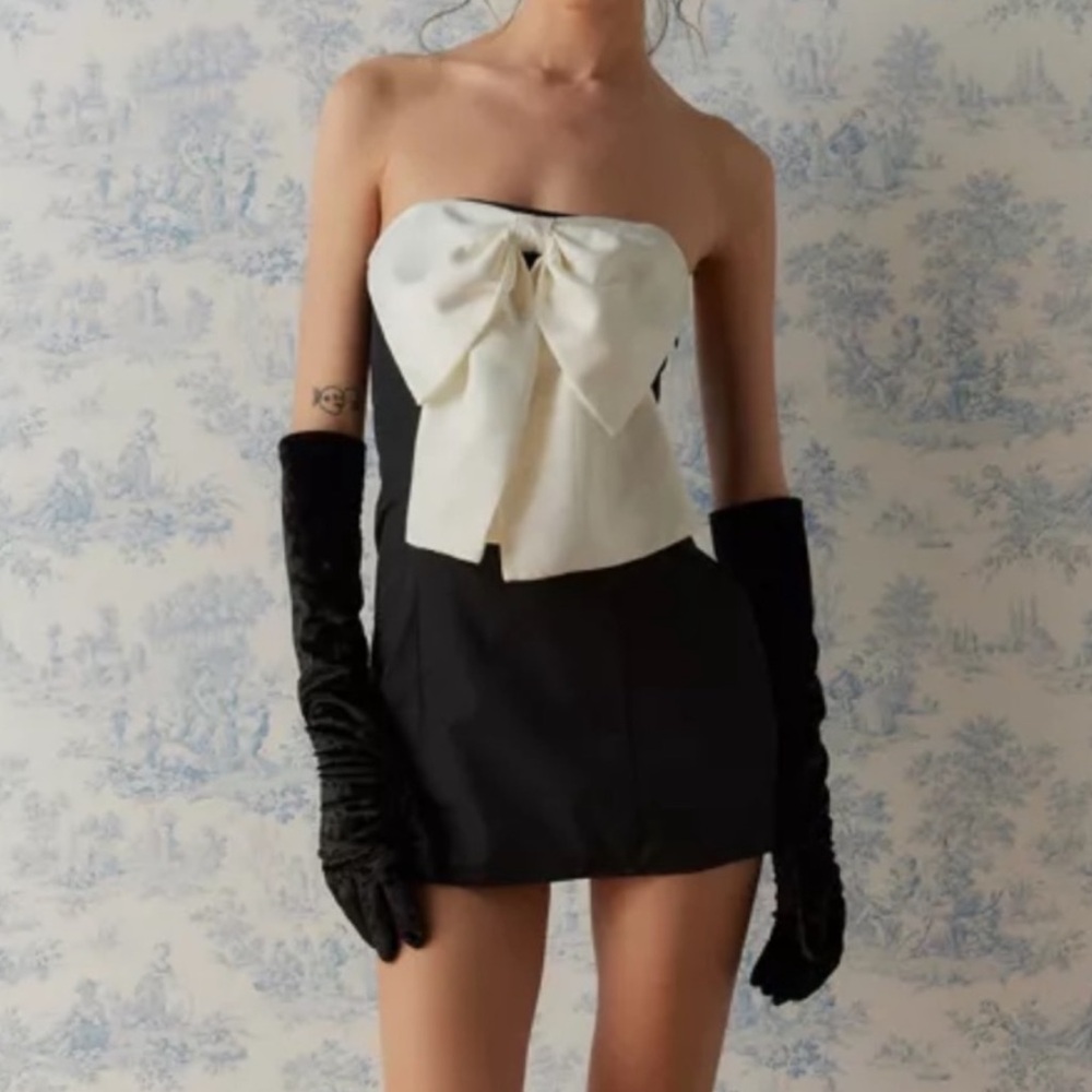 NWT Urban Outfitters Kimchi Blue Emmery Bow Strapless Mini Dress